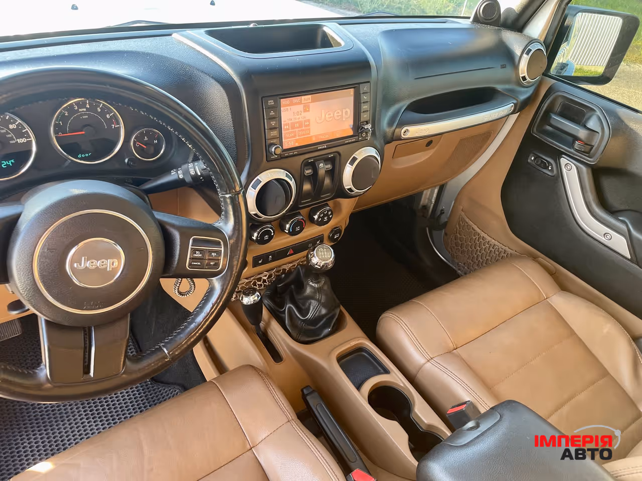 Jeep Wrangler - фото 11