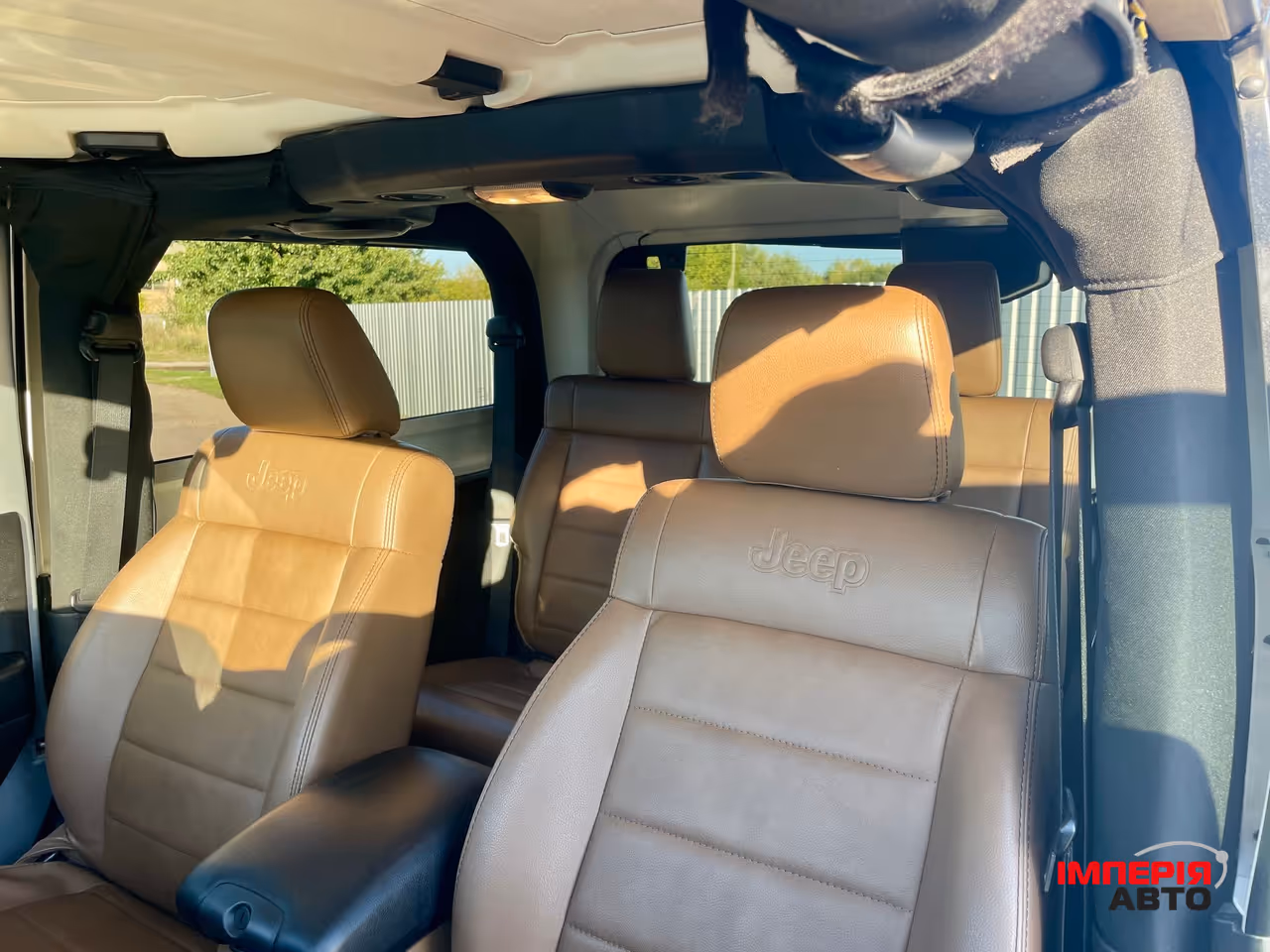Jeep Wrangler - фото 12