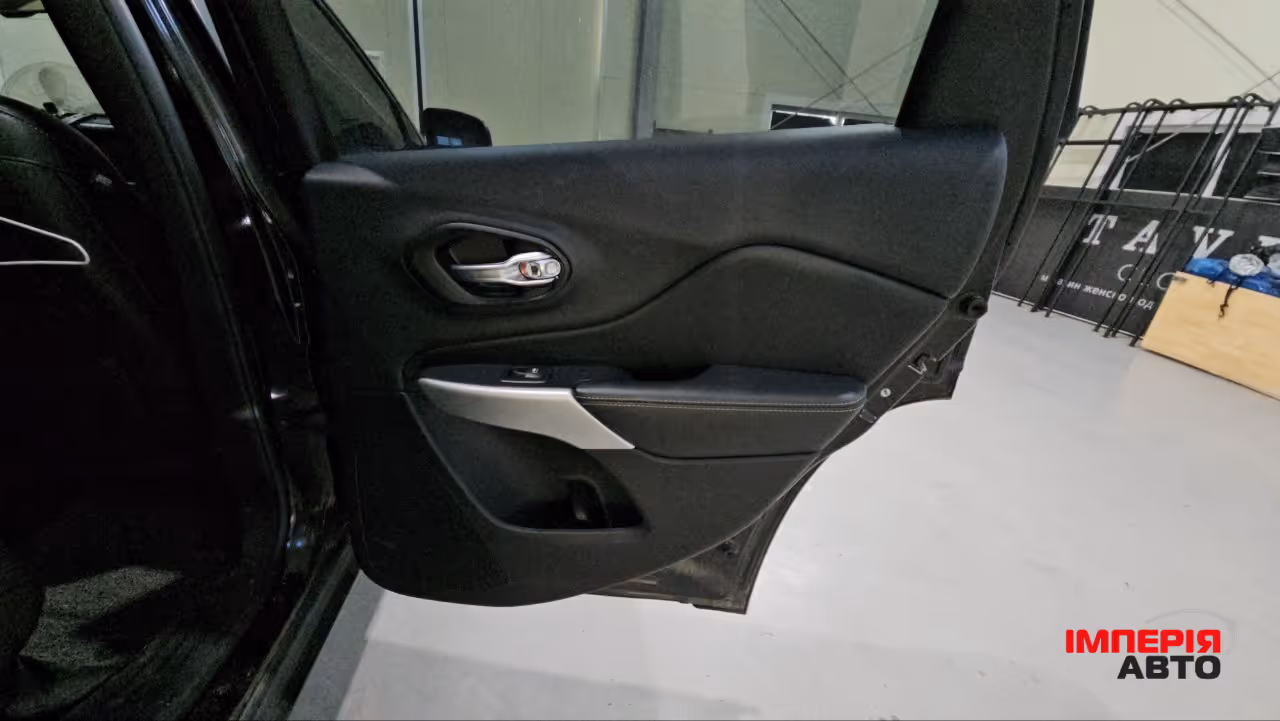 Jeep Cherokee - фото 14