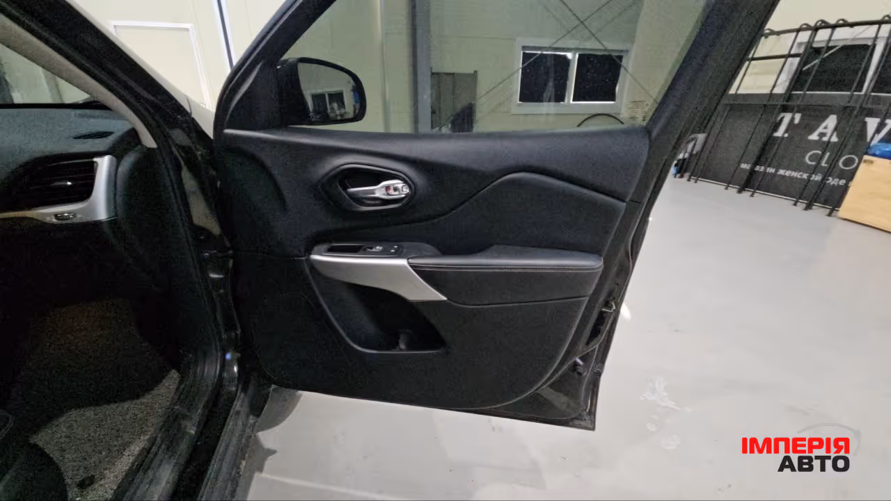 Jeep Cherokee - фото 11