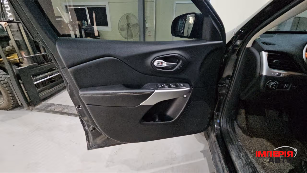 Jeep Cherokee - фото 25