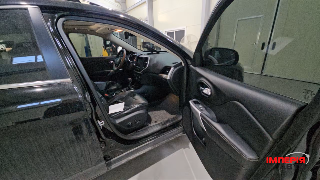 Jeep Cherokee - фото 12