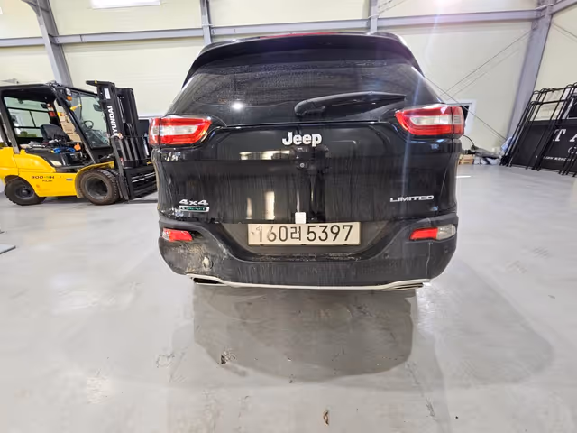 Jeep Cherokee - фото 4