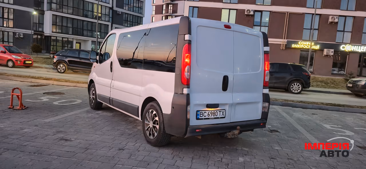 Opel Vivaro - фото 18