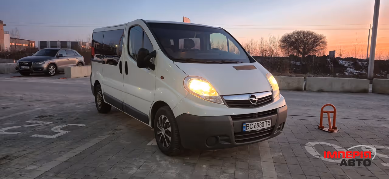 Opel Vivaro - фото 17