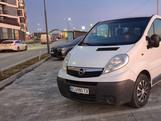 Opel Vivaro - фото 1