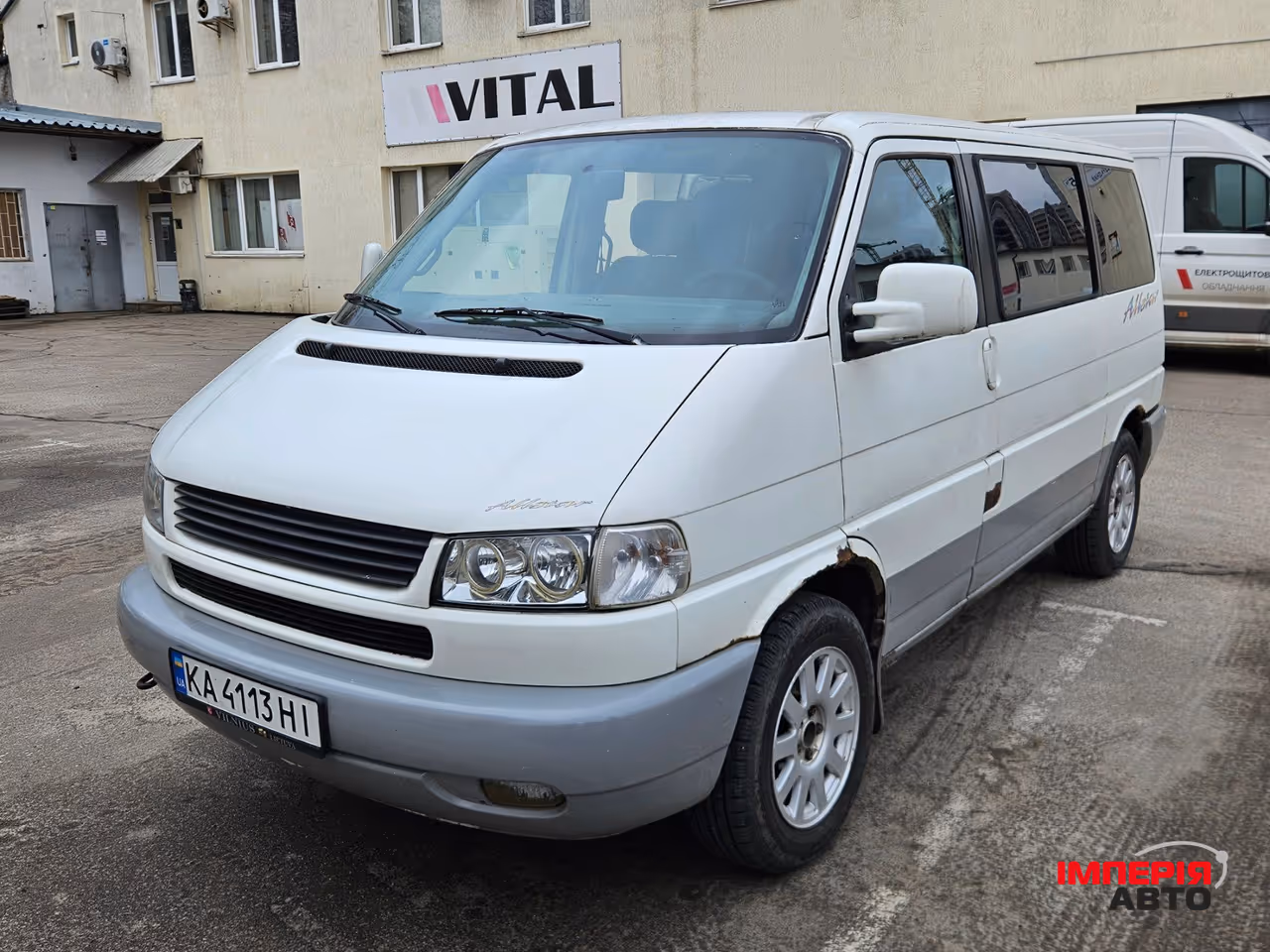 Volkswagen Multivan - фото 1