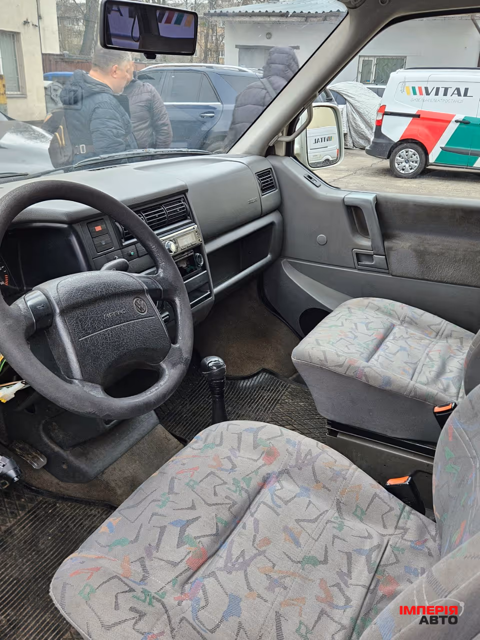 Volkswagen Multivan - фото 6