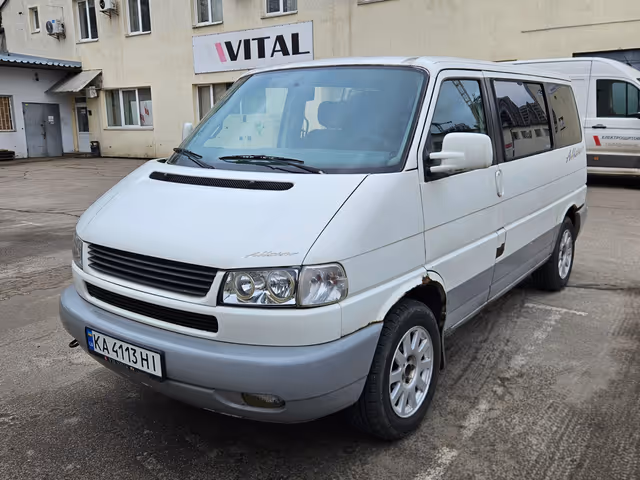 Volkswagen Multivan - фото 1