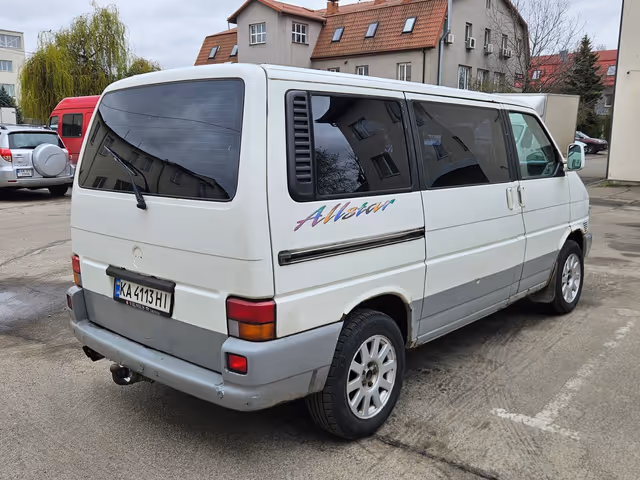 Volkswagen Multivan - фото 4