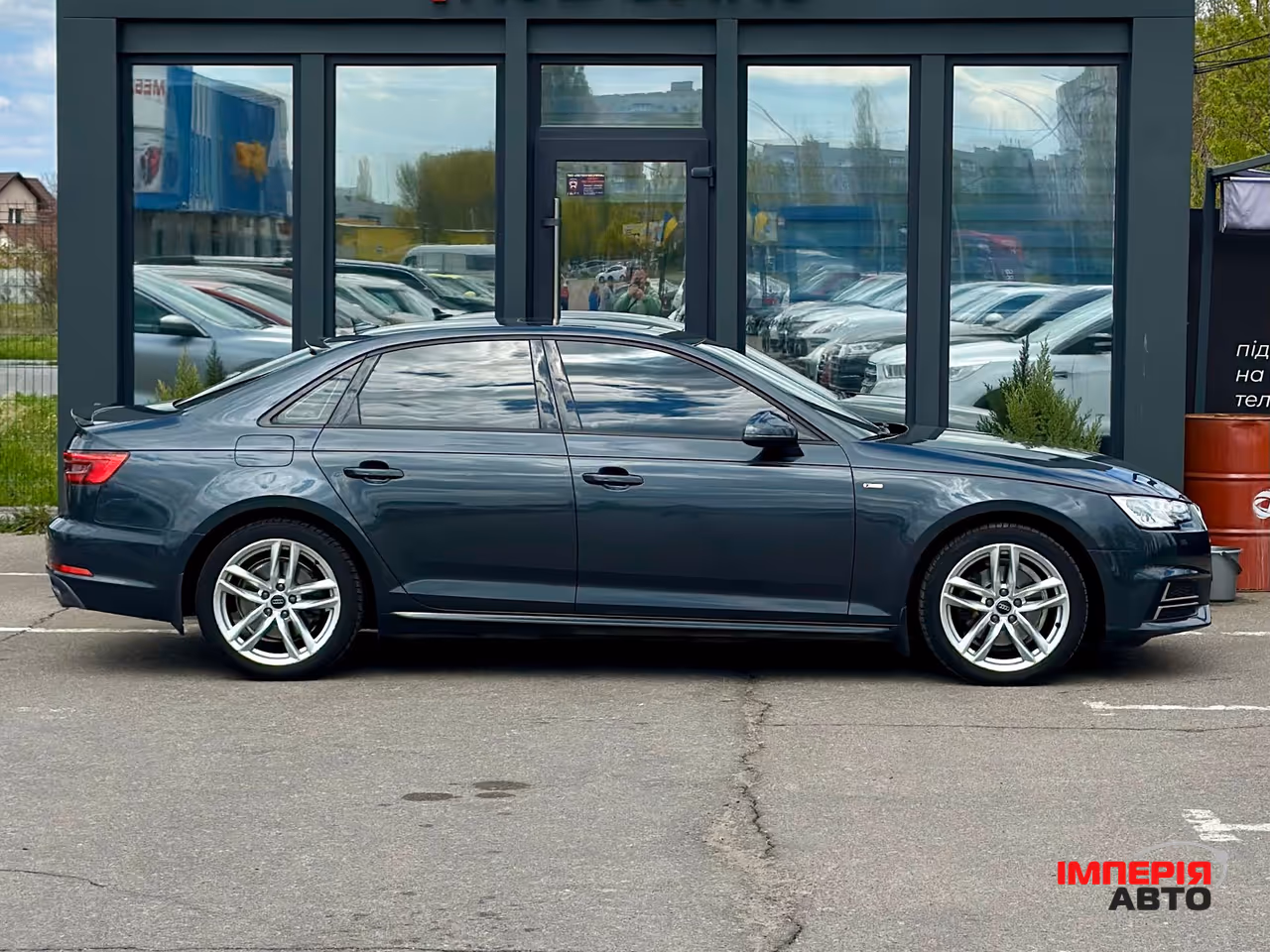 Audi A4 - фото 6