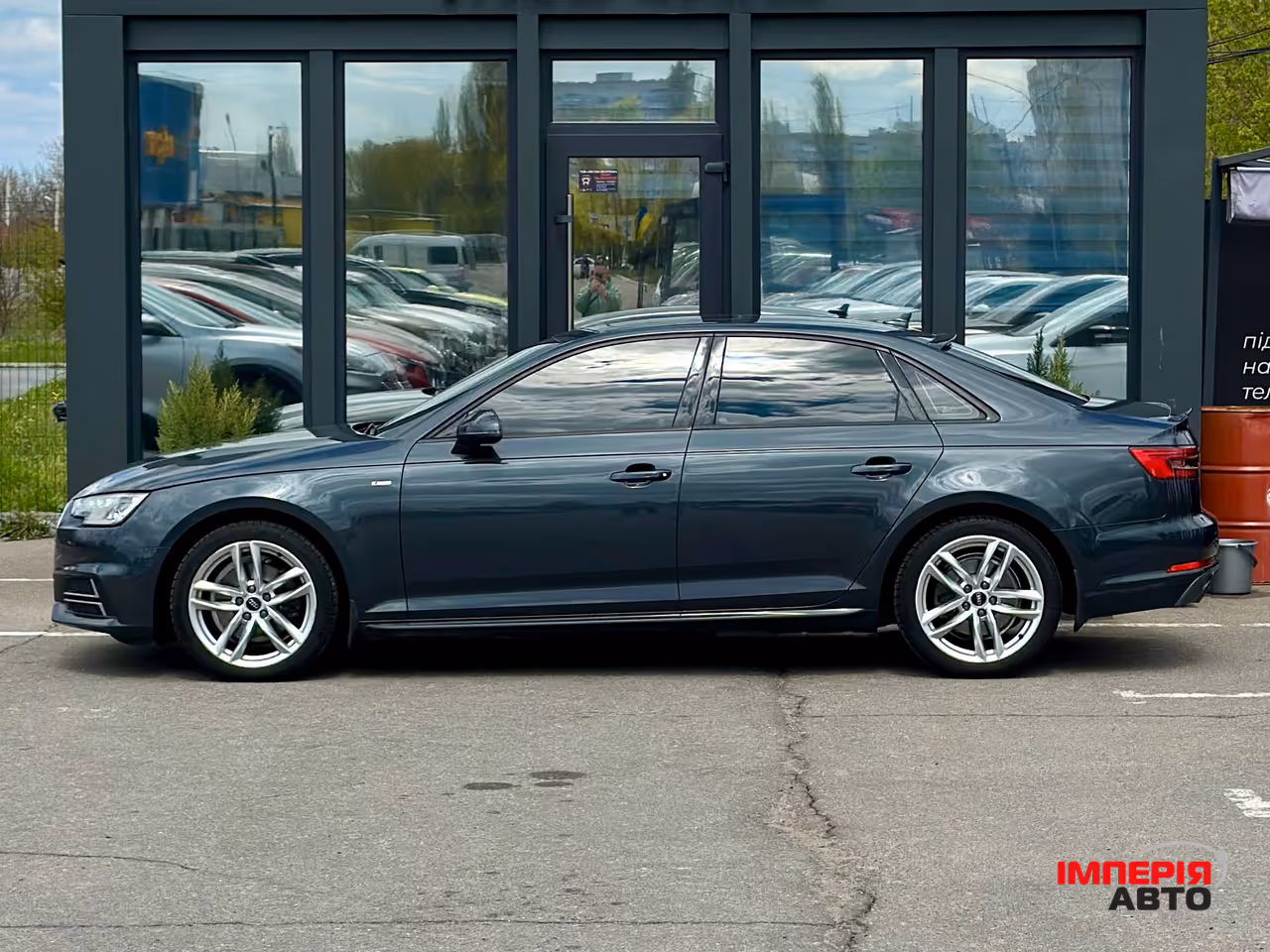 Audi A4 - фото 5