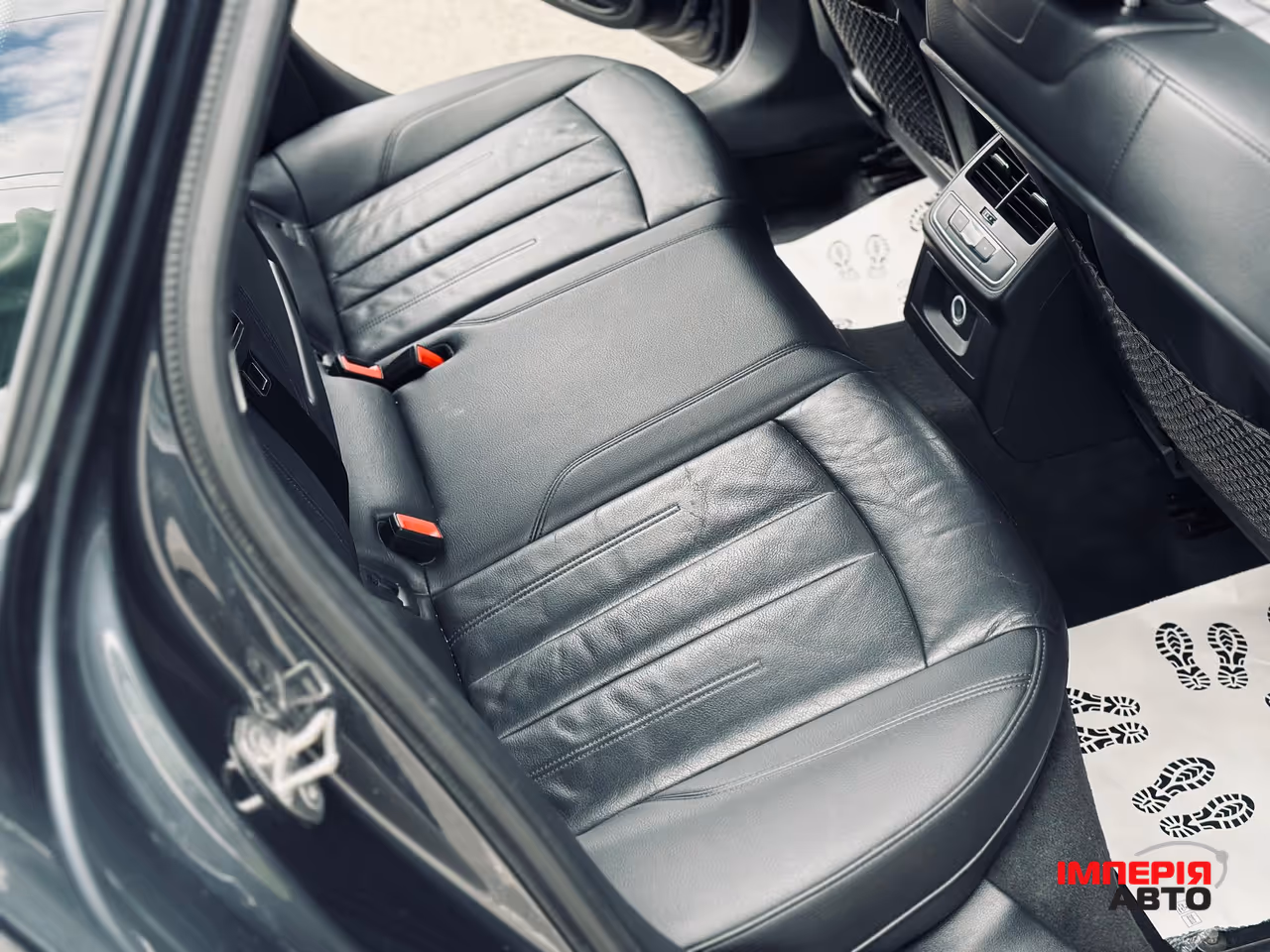 Audi A4 - фото 8