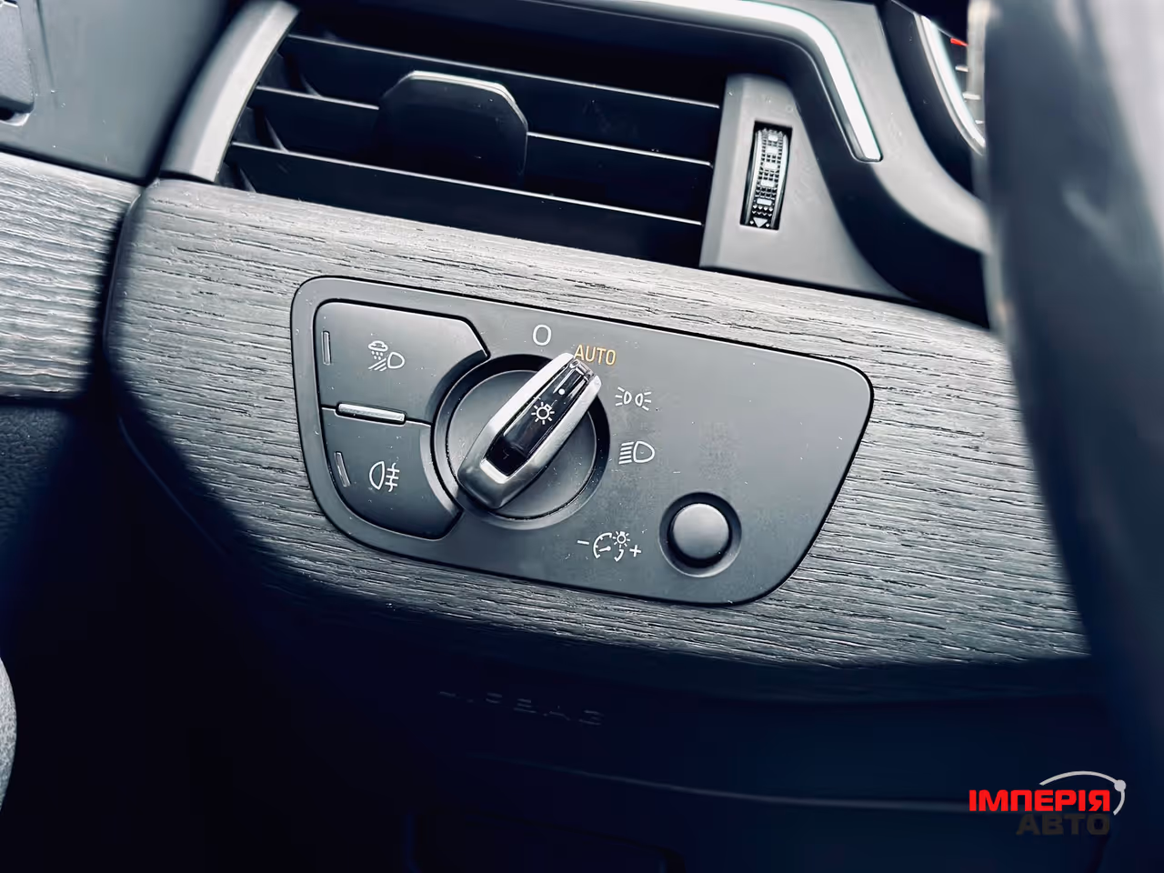 Audi A4 - фото 30