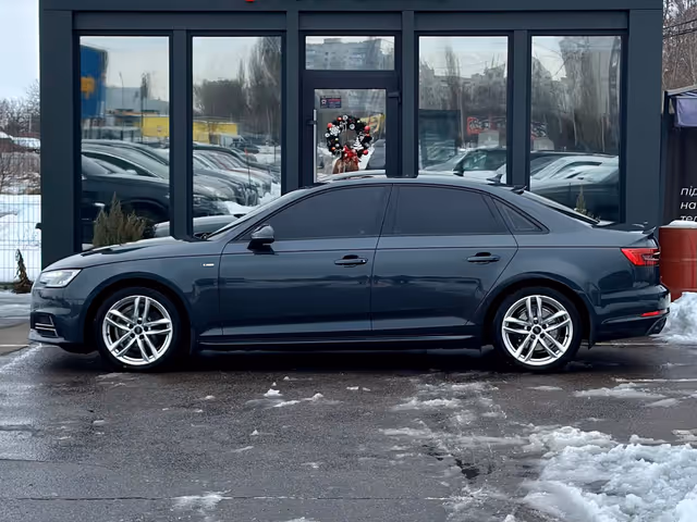 Audi A4 - фото 3