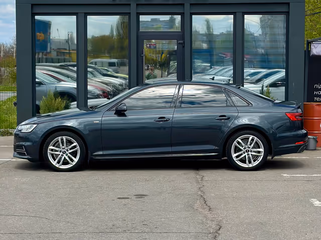 Audi A4 - фото 5