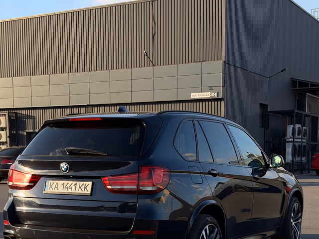 BMW X5 - фото 1