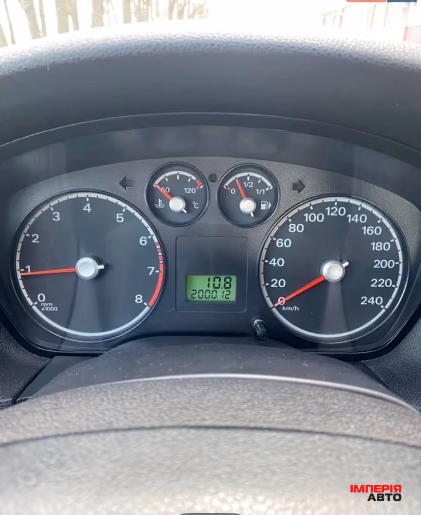 Ford Focus - фото 12