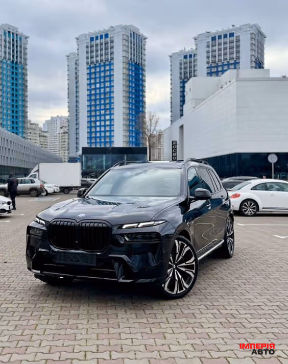 BMW X7 - фото 1