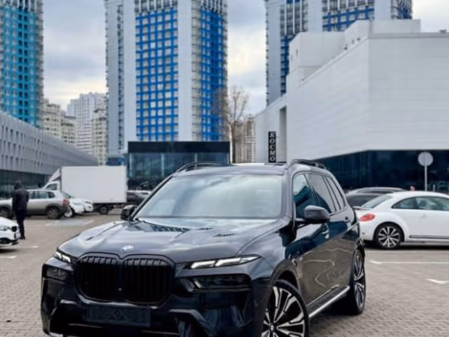 BMW X7 - фото 1