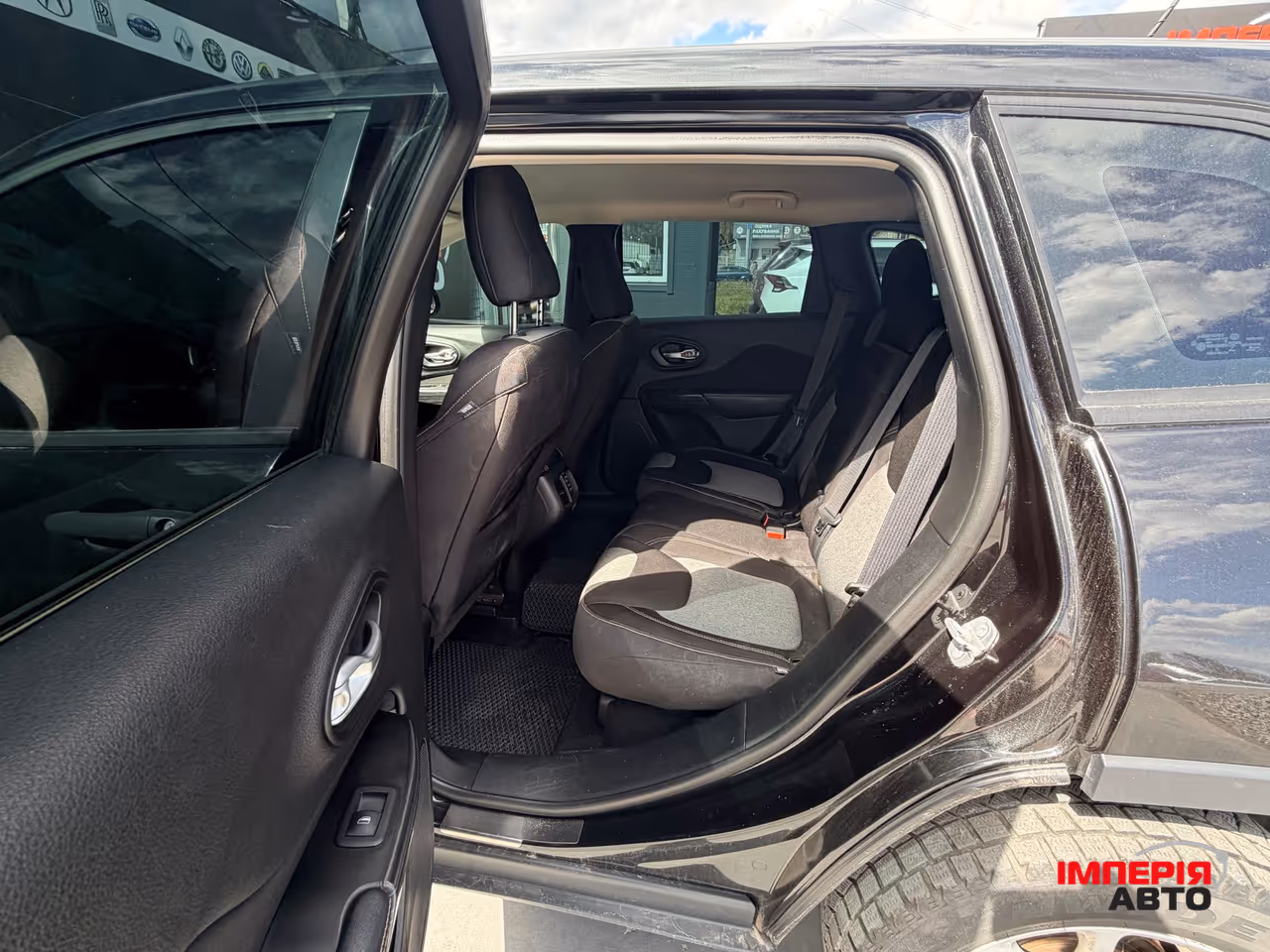 Jeep Cherokee - фото 9