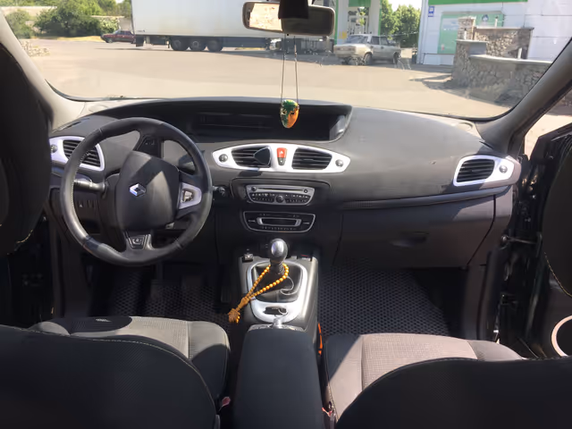 Renault Scenic - фото 4