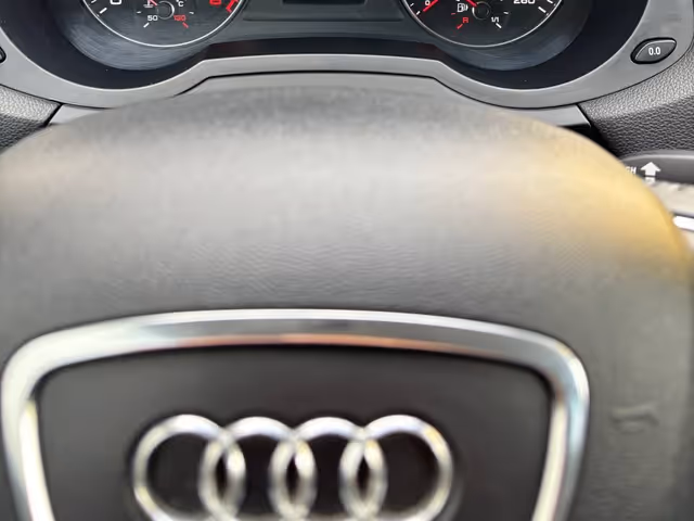 Audi Q3 - фото 4