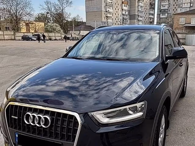 Audi Q3 - фото 1