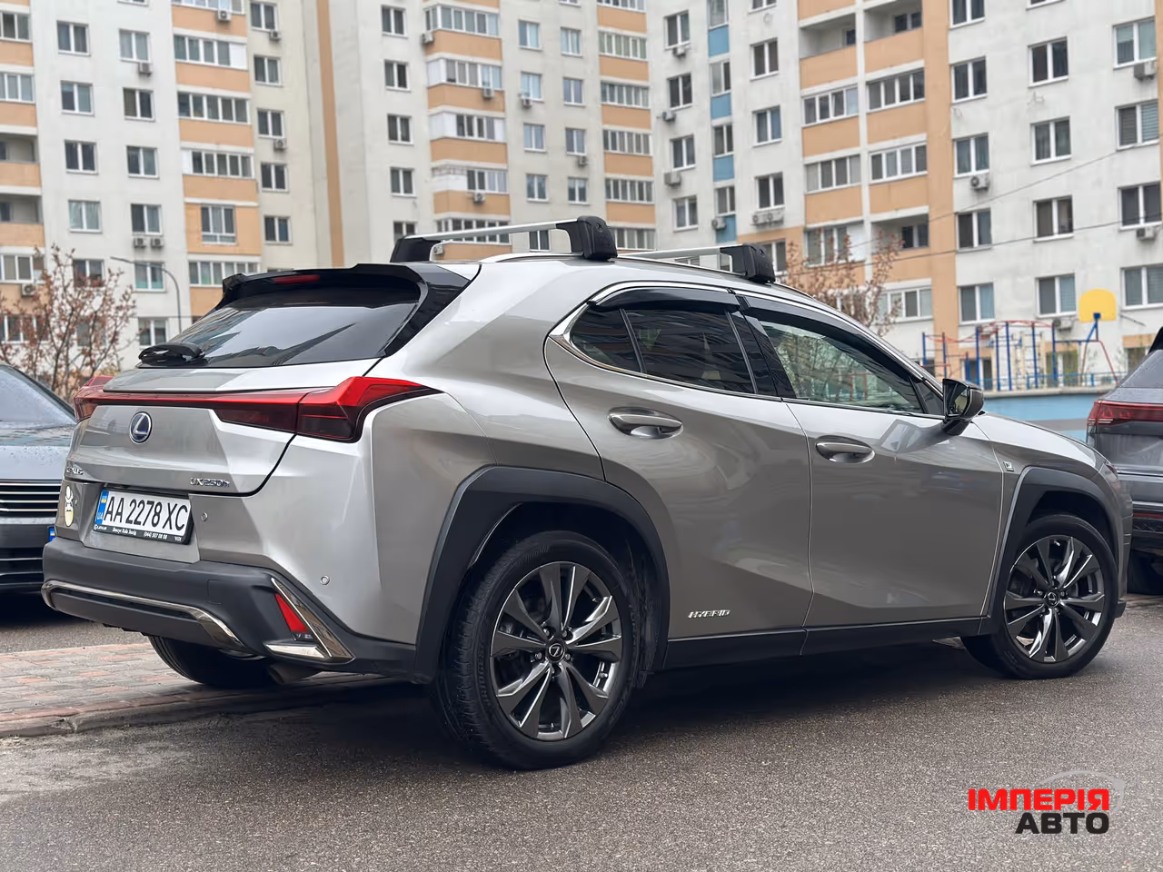 Lexus UX - фото 5