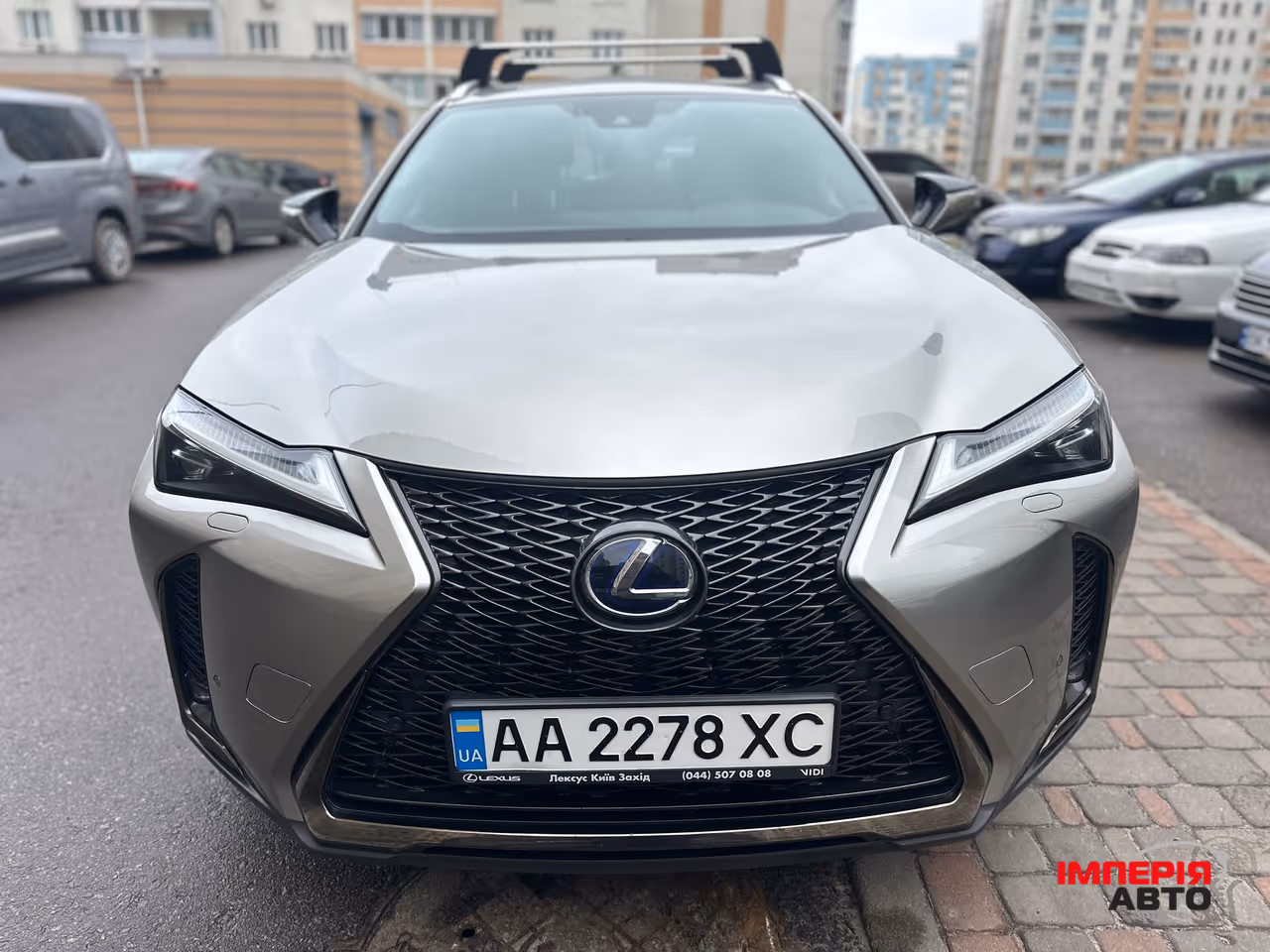 Lexus UX - фото 3