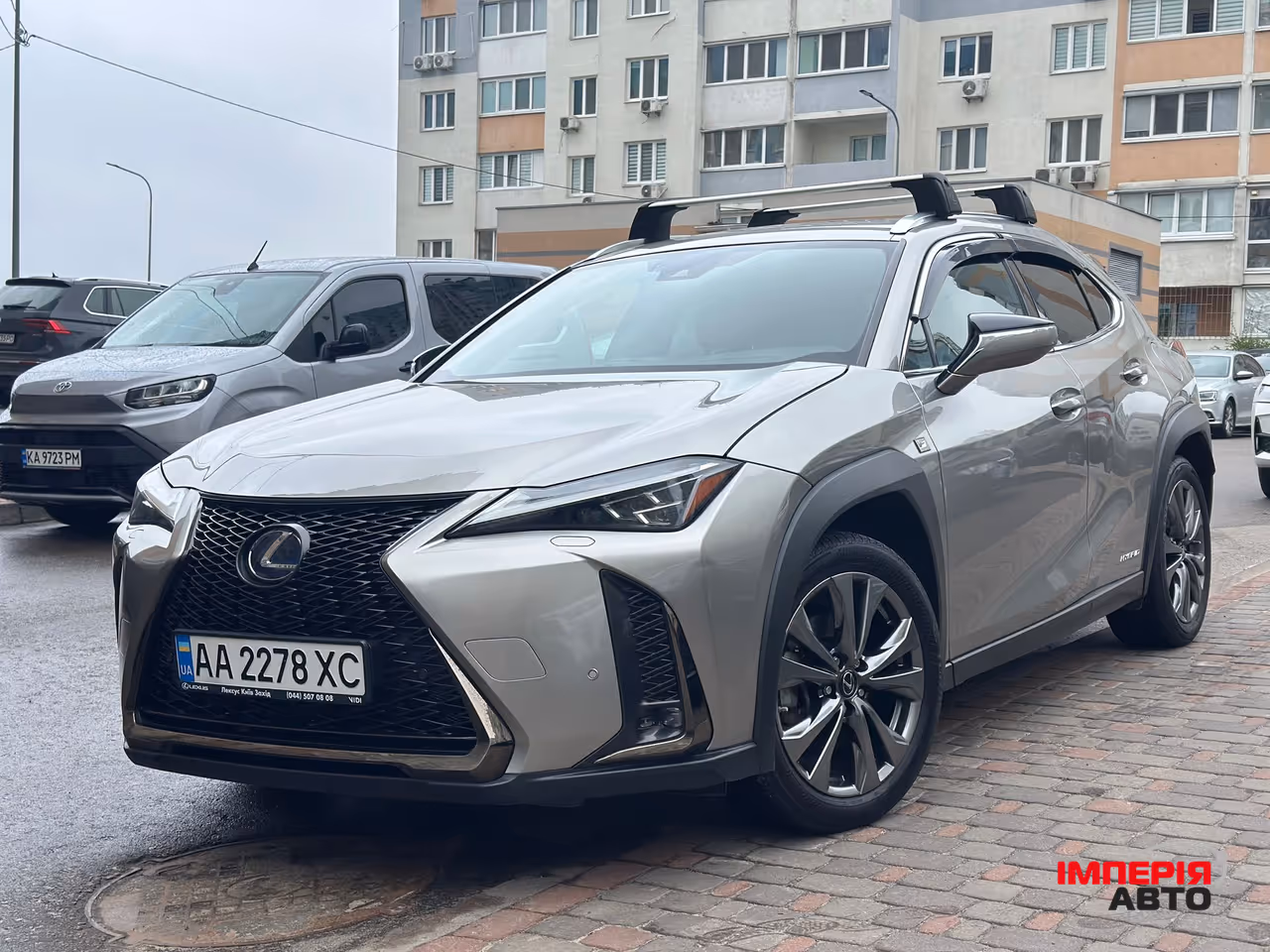 Lexus UX - фото 1