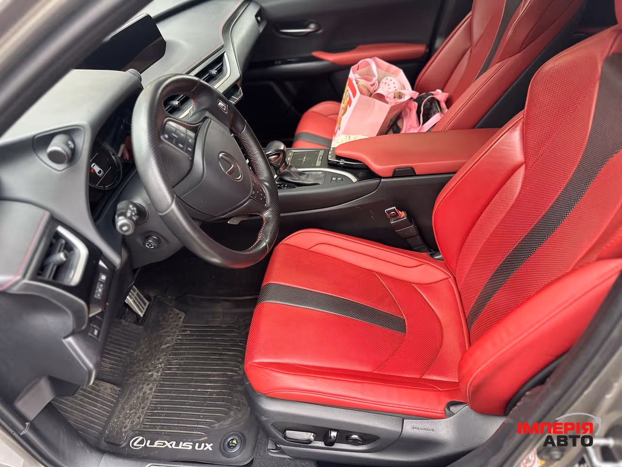Lexus UX - фото 11