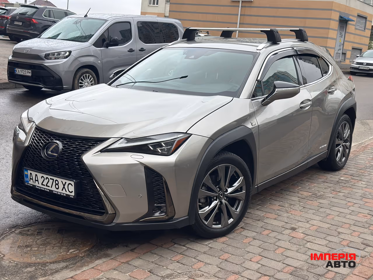 Lexus UX - фото 2