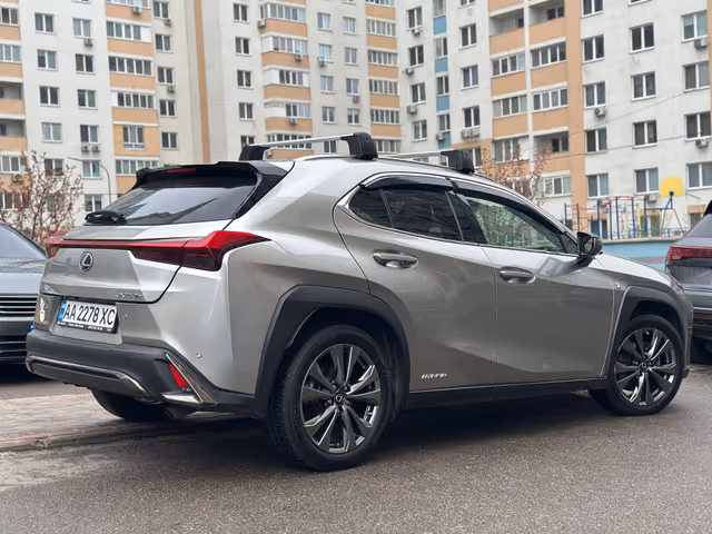 Lexus UX - фото 5
