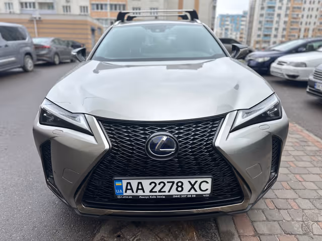 Lexus UX - фото 3