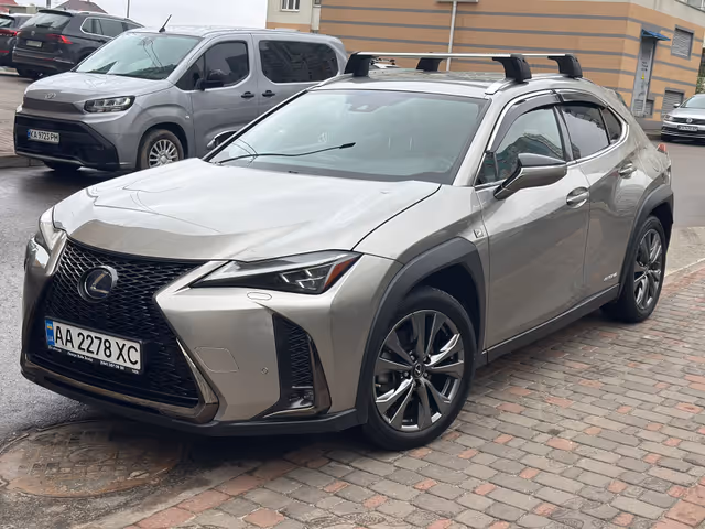 Lexus UX - фото 2