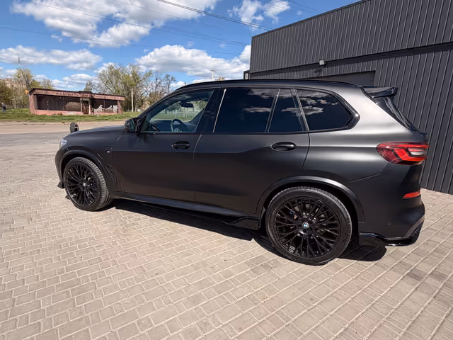 BMW X5 - фото 1