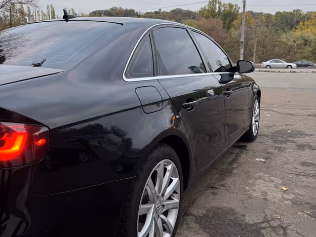 Audi A4 - фото 2