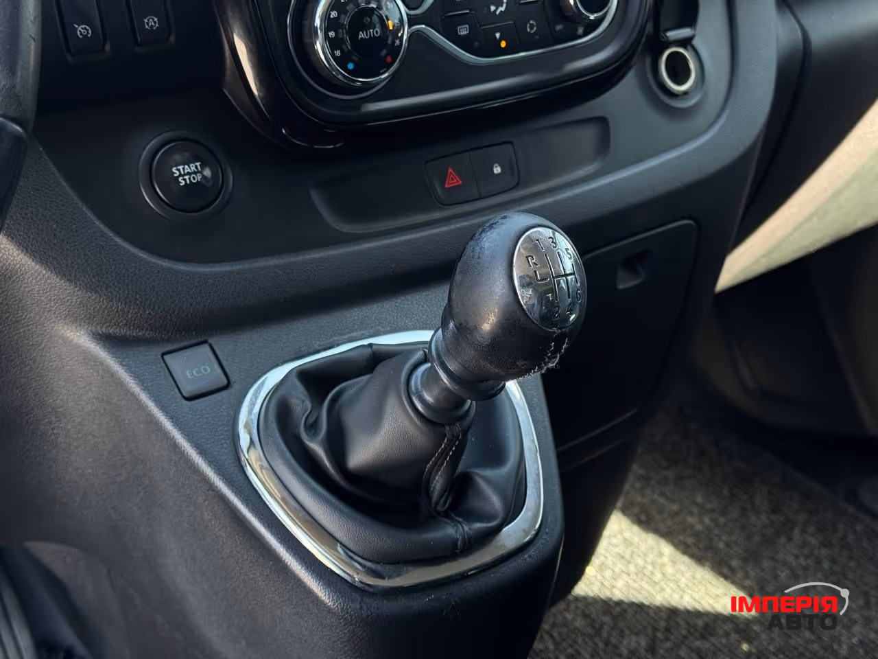 Opel Vivaro - фото 37