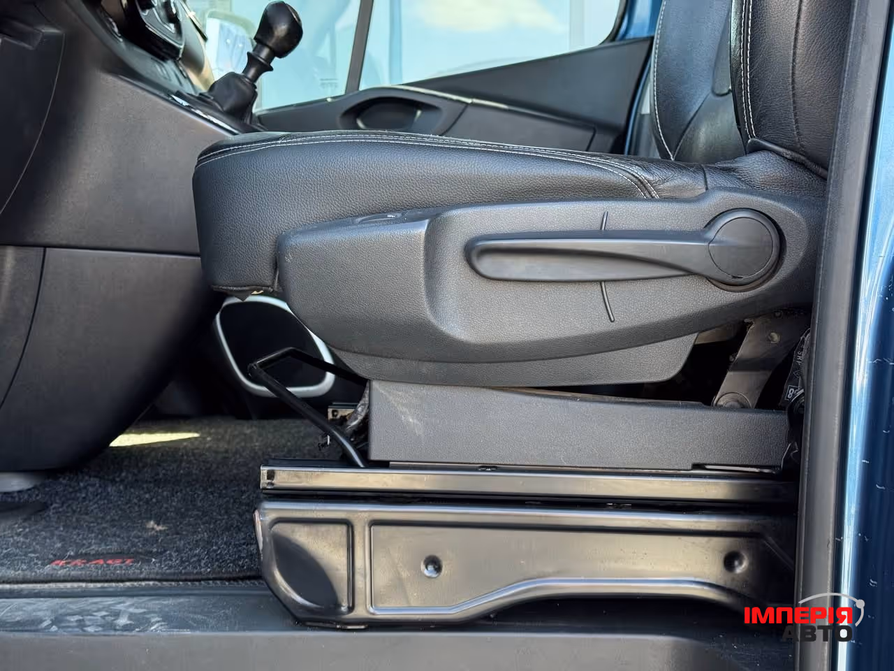 Opel Vivaro - фото 30