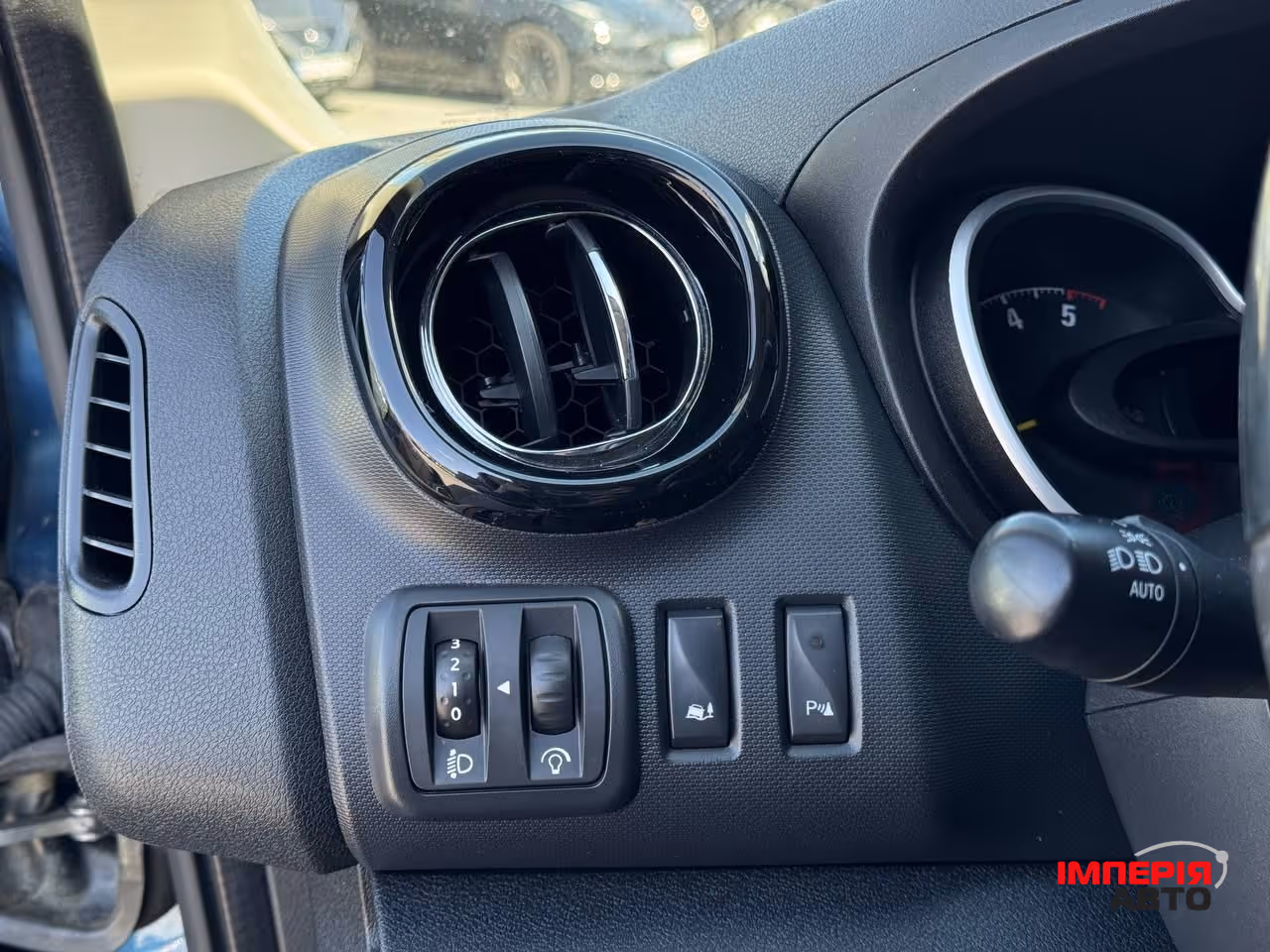 Opel Vivaro - фото 36