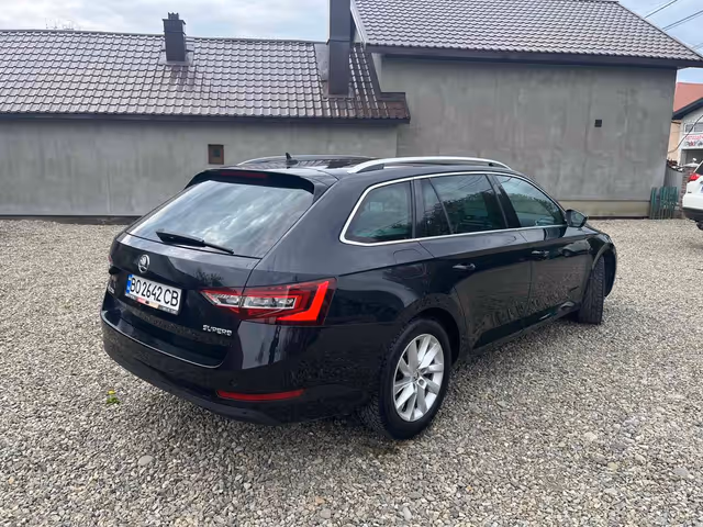Skoda Superb - фото 4