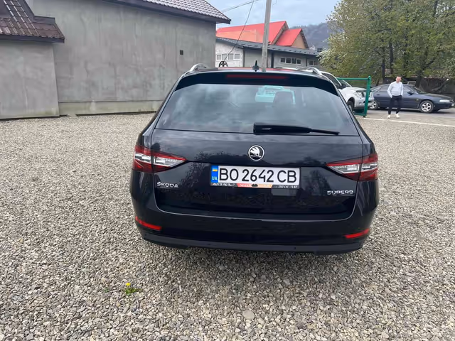 Skoda Superb - фото 5