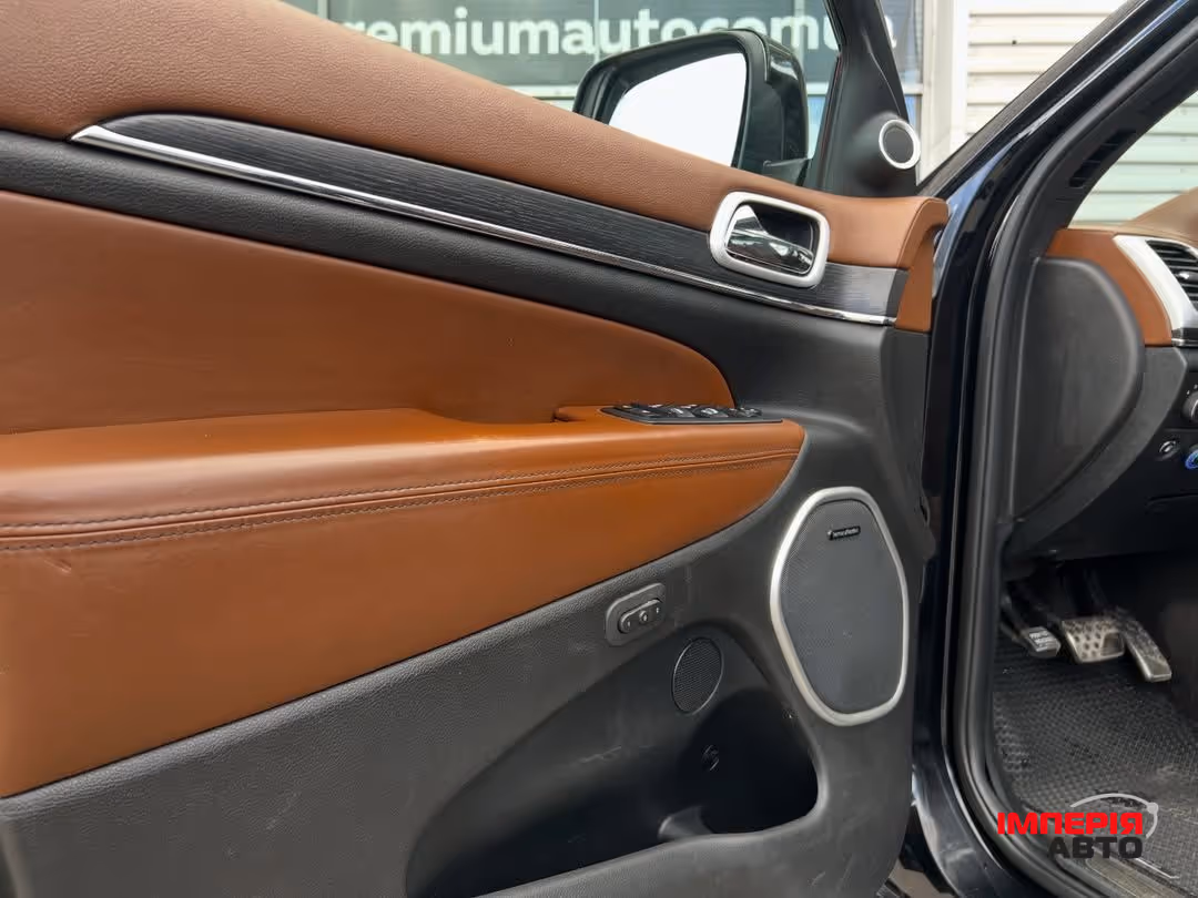 Jeep Grand Cherokee - фото 14
