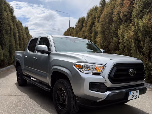 Toyota Tacoma - фото 1