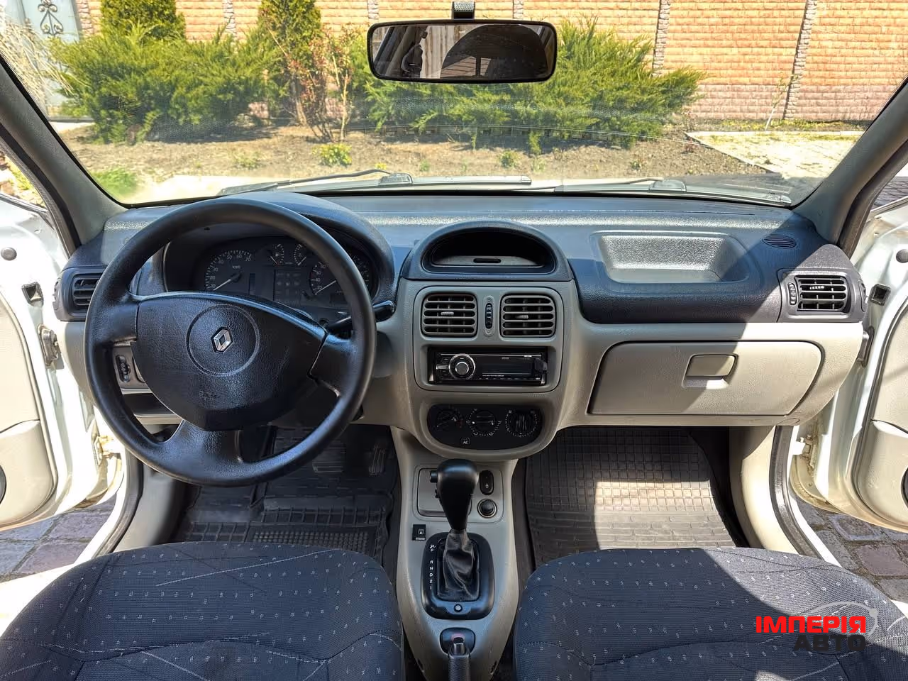 Renault Clio - фото 10