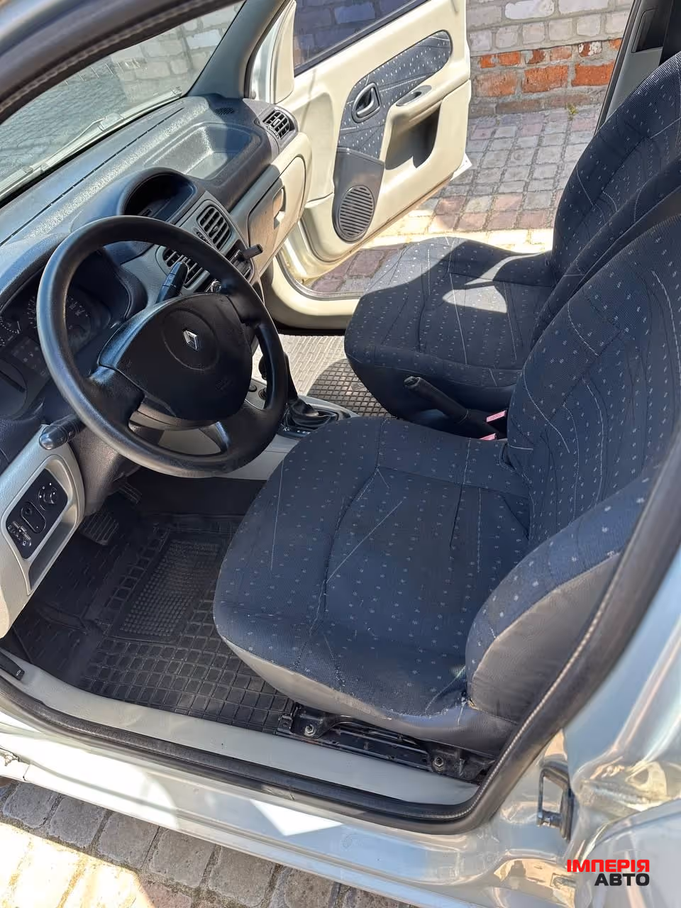 Renault Clio - фото 8
