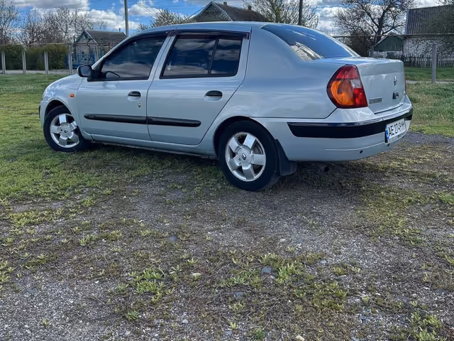 Renault Clio - фото 4