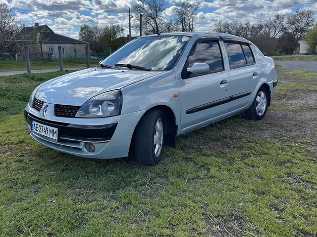 Renault Clio - фото 1