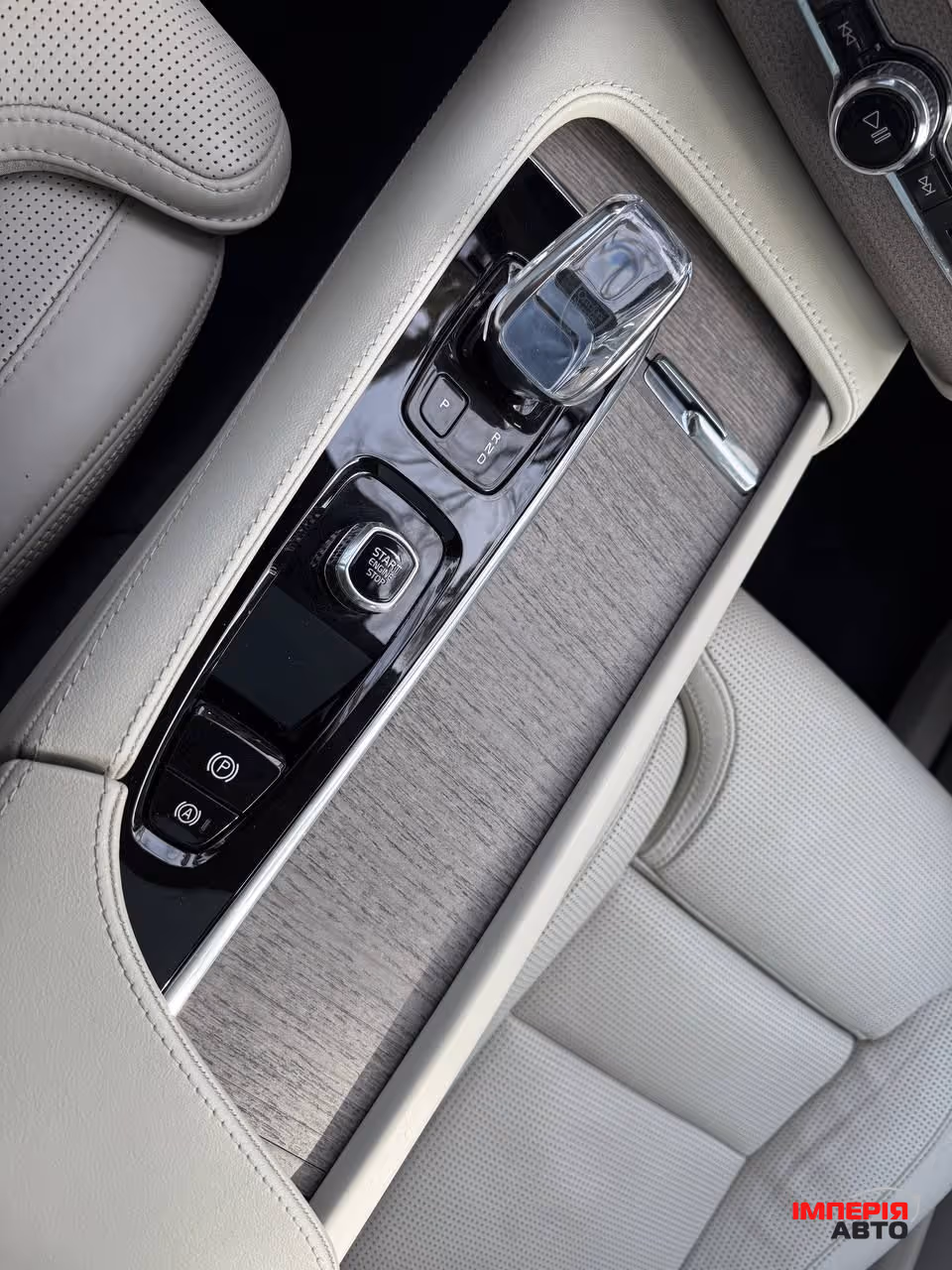 Volvo XC90 - фото 23